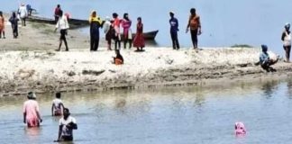 200 Indiase dorpelingen springen in rivier om COVID-19 vaccinatie te ontlopen