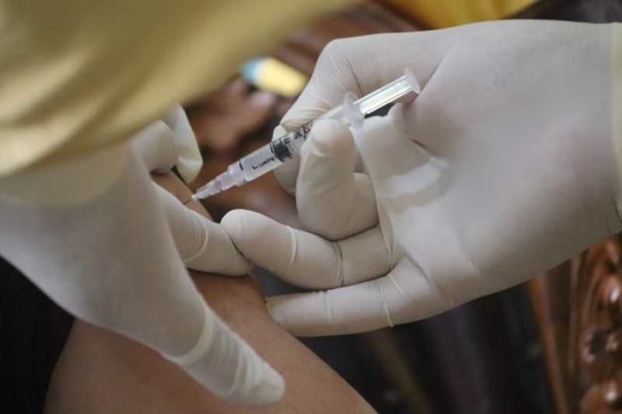 photo-1611694554696-e5a46f5015bf vaccin