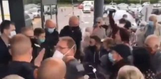 Het is zover: Frans winkelpubliek wordt door de politie de toegang tot de supermarkt ontzegd omdat ze geen gezondheidspaspoort hebben