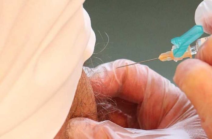 doctor-hospital-vaccination-healthcare-surgery-disease-physician-clinic-treatment vaccin