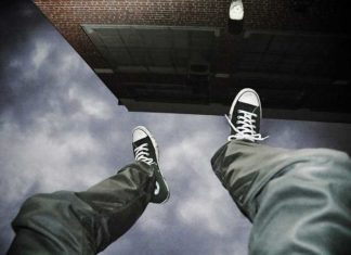 Als we kijken naar wat er gebeurt, lijkt het me duidelijk dat er sprake is van een gecoördineerde vernietiging van hele landen en hun economische sectoren