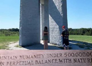 De mensheid onder de 500.000.000 houden? – Anonieme Stonehenge-achtige “Georgia Guidestones” verordenen massale bevolkingsvermindering noodzakelijk onder het mom van “behoud”