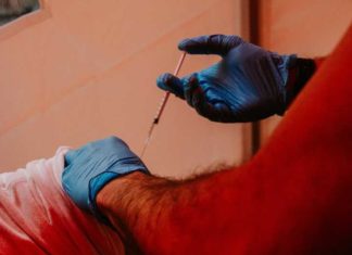 Dr. Shoemaker: Covid “vaccins” zijn de echte reden dat mensen deze winter ziek zijn en in het ziekenhuis liggen (Interview)
