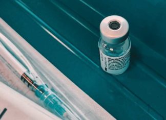 Amerikaanse artsen zullen nu hun medische licentie verliezen voor het melden van vaccinatieverwondingen en het geven van geïnformeerde toestemming aan patiënten