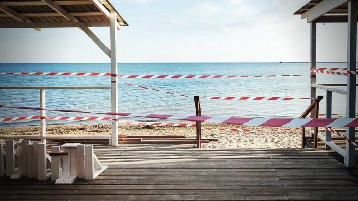 strandbar_closed lockdown freepik