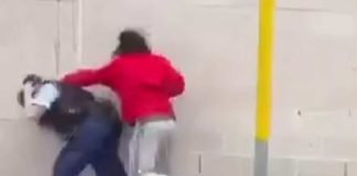 Strikte lockdown in Australië: Man slaat twee politieagentes in elkaar die hem benaderen