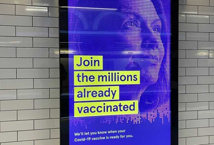 john-cameron-UUXpjfF4YcQ-unsplash vaccin