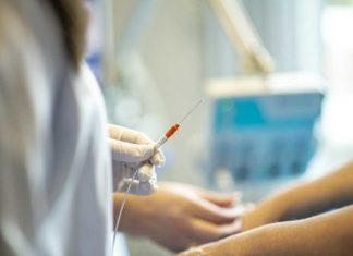 Spoedeisende hulp in Amerika wordt overspoeld met patiënten die lijden aan acuut orgaanfalen en slopende symptomen… de media beweren dat het niets te maken heeft met covid vaccins