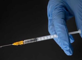 Meer dan 25% zegt iemand te kennen die is overleden aan het COVID-vaccin