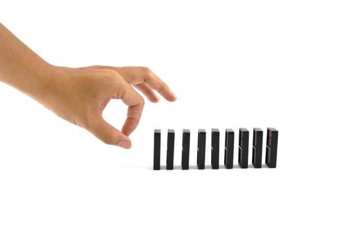 brush-hand-single-game-white domino