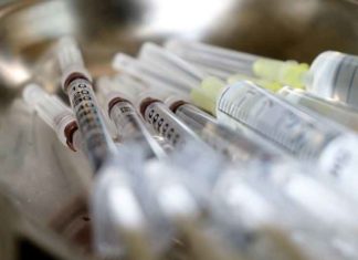 Vaccinregime op de rand van de afgrond: Nu waarschuwen ook de eerste ziekenhuizen voor Covid-“vaccinatie”