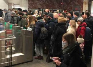 Betaalsystemen van Apple en Google blokkeren Russen en veroorzaken chaos in Moskouse metro