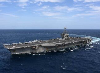 (Toekomstige onderzeeër?) US Navy vliegdekschip “Harry Truman” bereidt zich voor op een no-fly zone boven Oekraïne