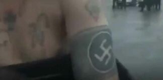 Waarom Russen de tatoeages van mannen controleren bij het verlaten van Mariupol: NAZI’S!