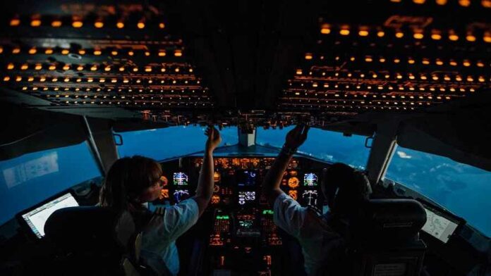 freddie-6IyZ9OjEJh4-unsplash cockpit