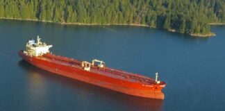 Hoe Rusland oliesancties ontloopt: Overslag-op-zee naar “onbekende bestemming”