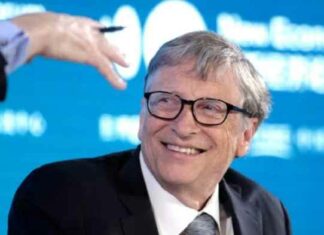 Kijk: Bill Gates giechelt als hij toegeeft dat COVID-19 injecties niet lang werken en infecties niet tegenhouden