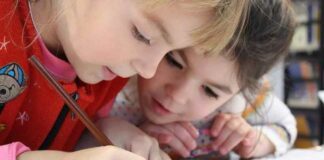 WEF professor zegt dat ouders binnenkort een “vergunning” nodig hebben om hun eigen kinderen op te voeden
