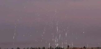 Het Oekraïense leger bestookt Donetsk stad met brandende thermiet-munitie artilleriegranaten