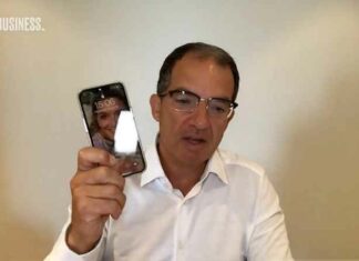 Kijk: Moderna CEO voorspelt dat mensen elk jaar COVID vaccins zullen krijgen als “een iPhone”