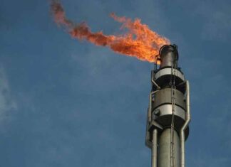 Terwijl in Europa de gasprijs blijft stijgen, fakkelt Rusland €10 miljoen aan gas per dag af dat naar Europa zou zijn gegaan
