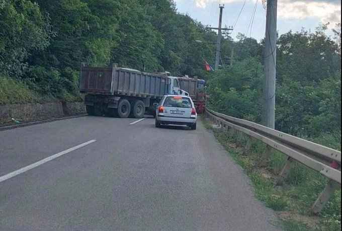 Kosovo wegversperring