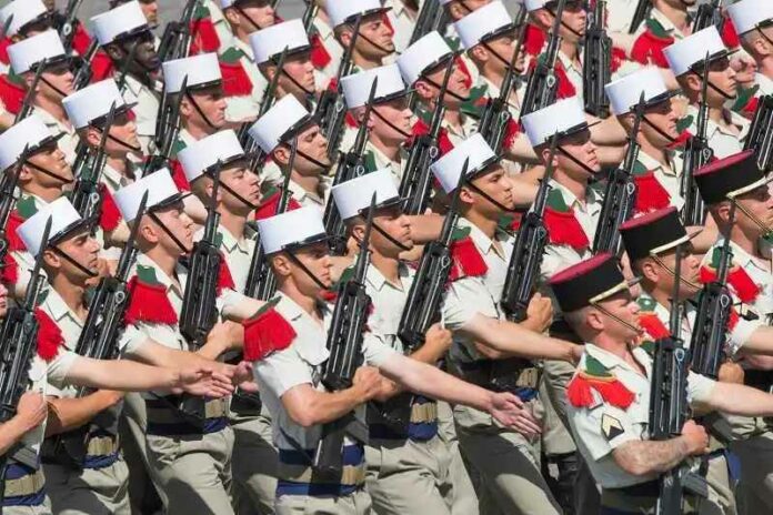 Bastille_Day_Parade_-franse-soldaten-wiki_2
