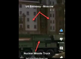 Rusland rijdt twee nucleaire raketten en tanks voorbij de Amerikaanse ambassade in Moskou; burgers scanderen: “NUKE Washington” na aanval op Krimbrug (Video’s)