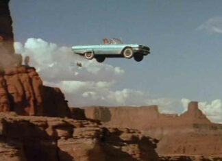 De VS en Europa rijden, net als Thelma en Louise, van een klif af
