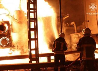 Angstaanjagende eerste video van een zwerm Russische drones die het luchtruim in Kiev bestrijkt: 42% van de Oekraïense energie-infrastructuur en 90% van de duurzame energiebronnen uitgeschakeld