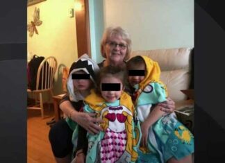 Dubbel-gevaccineerde, dubbel-geboosterde vrouw test 12 keer positief op COVID en mist voor de 3e keer Kerstmis met familie