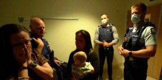 Schandalig! Hartverscheurende video toont moment Nieuw-Zeelandse autoriteiten baby Will “ontvoeren” nadat ouders gevaccineerd bloed weigeren voor hartoperatie