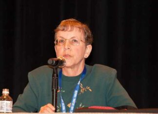 Dr. Harriet Hall, fel criticus van anti-vaxxers en alternatieve geneeskunde, sterft in haar slaap