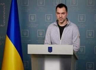 Oorlog in het Oekraïense presidentschap – Arestovich: Zelensky is een volslagen idioot – Hij vernietigde het land met zijn wetten en verklaarde de oorlog aan het christendom! (Video)