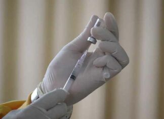 DEPOP OP: Een miljoen COVID-gevaccineerden zijn het afgelopen jaar overleden in Engeland vergeleken met slechts 61.000 ongevaccineerden