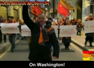 Demonstratie in Moskou chantend “Nuke Washington”
