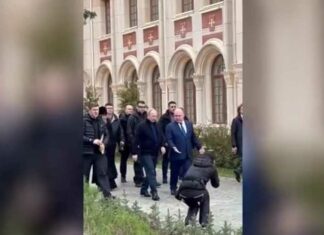 Als Poetin zwak lijkt voor het Westen in nieuwe video waarop hij mank zou lopen, stel je dan eens voor hoe zwak Biden lijkt voor Rusland