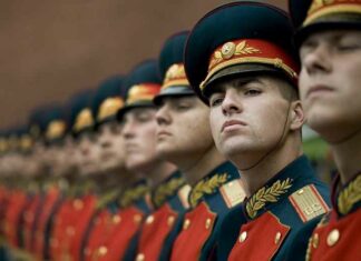 Poetin beveelt het Russische leger om 180.000 troepen toe te voegen, waardoor het na China het grootste leger wordt
