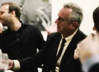 RFK Jr: Covid kan een “etnisch gericht” biowapen zijn om blanken en zwarten aan te vallen en Chinezen en Asjkenazische Joden te sparen