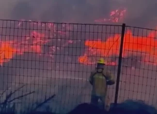 Waarom werd het boek over Maui 2 DAGEN nadat de “bosbranden” begonnen gepubliceerd? Waarom blokkeerde de politie de straten? Waarom vertraagde de staat het vrijgeven van kritieke watervoorraden? Als u dit in twijfel trekt, zegt de media dat u gelooft in “bizarre samenzweringstheorieën”