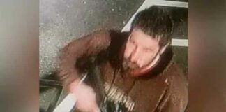 CIA gedachtencontrole: Schutter uit Maine begon “stemmen te horen” nadat hij een mysterieus gehoorapparaat had gekregen