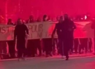 Vrees voor een ‘burgeroorlog’ terwijl Franse nationalistische groeperingen botsen met migranten na een mesaanval op een dorpsfeest