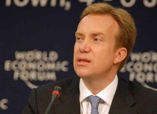 Voorzitter WEF treedt af vanwege banden met Epstein