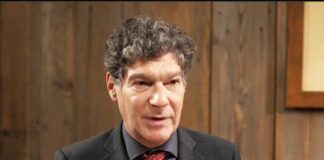 Voormalig professor vertelt Tucker hoe Big Pharma ‘kwaadaardige’ tactieken gebruikte om dodelijke COVID-injectie te promoten