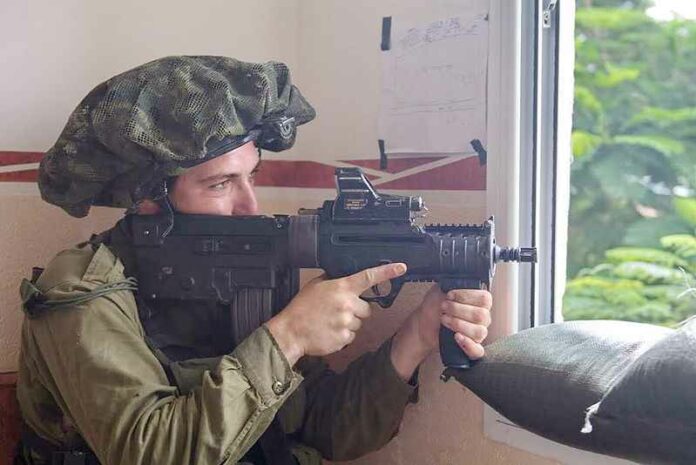 IDF_isr_soldaat-Gaza-(14708696876)