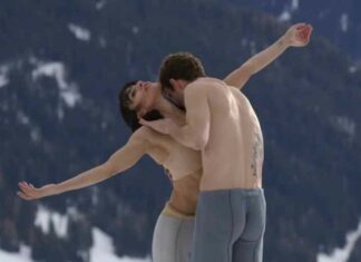 Kijk: Davos elites getrakteerd op balletdansers, cellist in de sneeuw om ‘hun verontruste geesten te verzachten’