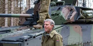 Nederlandse NAVO-admiraal Bauer steunt langeafstandsraketaanvallen van Oekraïne op Rusland