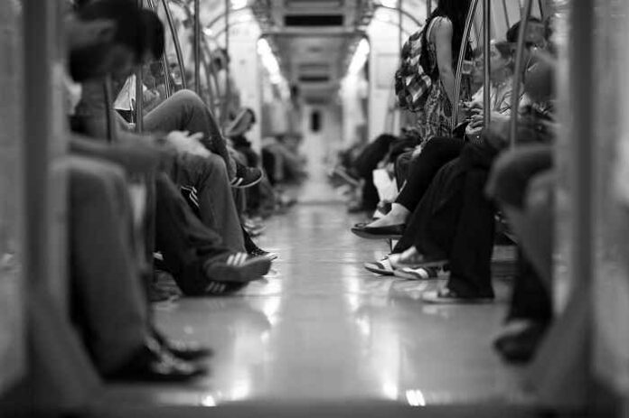 metro-2373323_1280-pixa