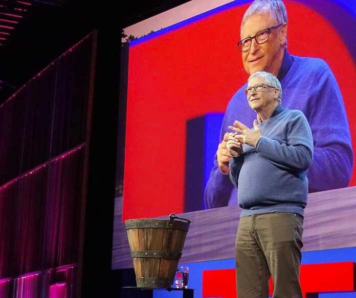 Bill_Gates_at_TED2022_—_Preventing_(52007939777)
