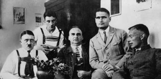 Fascisme-deskundige waarschuwt dat “2024 wel eens het nieuwe 1933 zou kunnen zijn” omdat “desinformatie” de opkomst van “extreem-rechtse partijen” in de hand werkt, waardoor Vladimir Poetin Oost-Europa kan annexeren